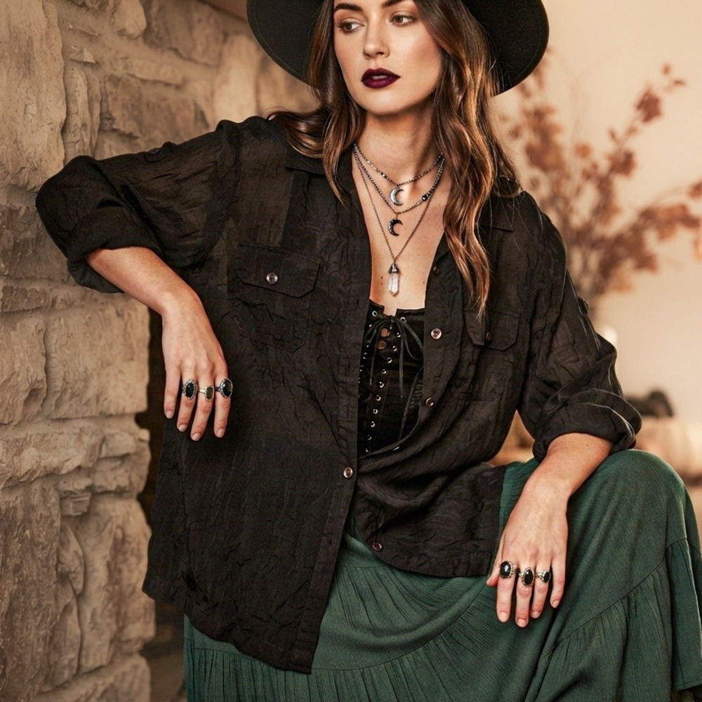 Chico's Black Crinkle Button Front Shirt Size 2/L Witchy Fairy Grunge Vamp Fall